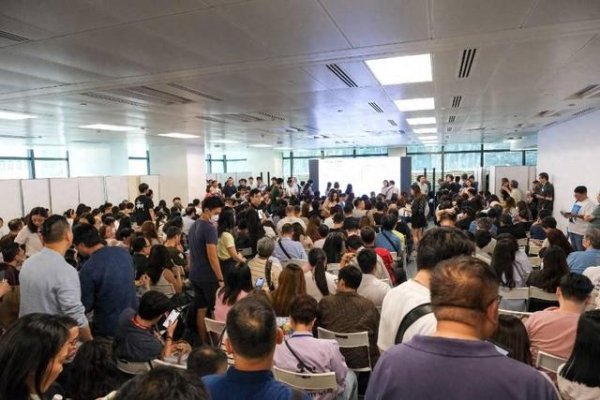 联华证券 香港地产巨头 等来800多亿救命钱